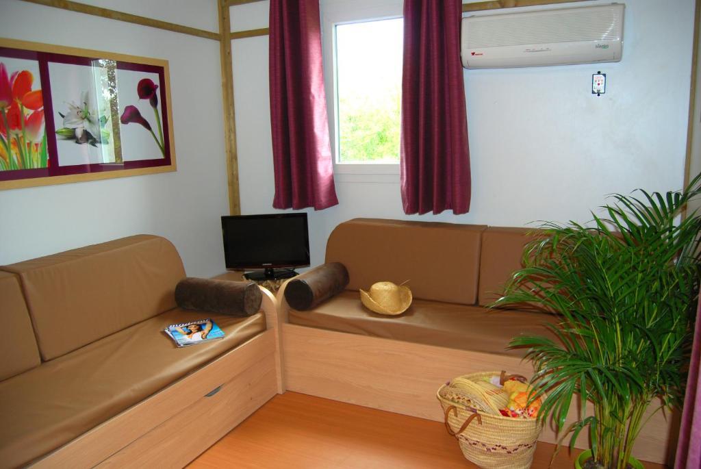 Lagrange Grand Bleu Vacances - Residence Port Lalande Castelmoron-sur-Lot Стая снимка