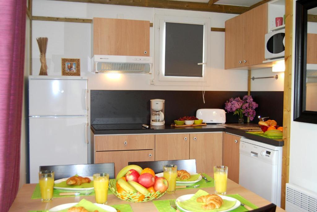 Lagrange Grand Bleu Vacances - Residence Port Lalande Castelmoron-sur-Lot Стая снимка