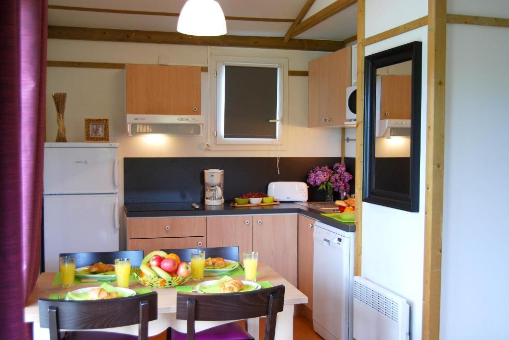 Lagrange Grand Bleu Vacances - Residence Port Lalande Castelmoron-sur-Lot Стая снимка
