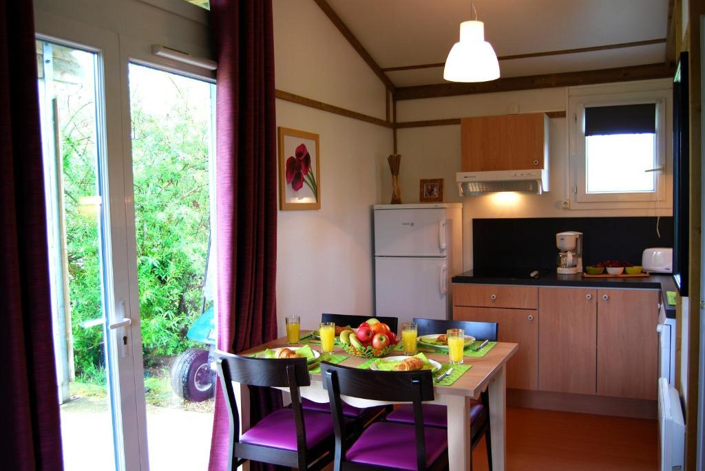 Lagrange Grand Bleu Vacances - Residence Port Lalande Castelmoron-sur-Lot Стая снимка