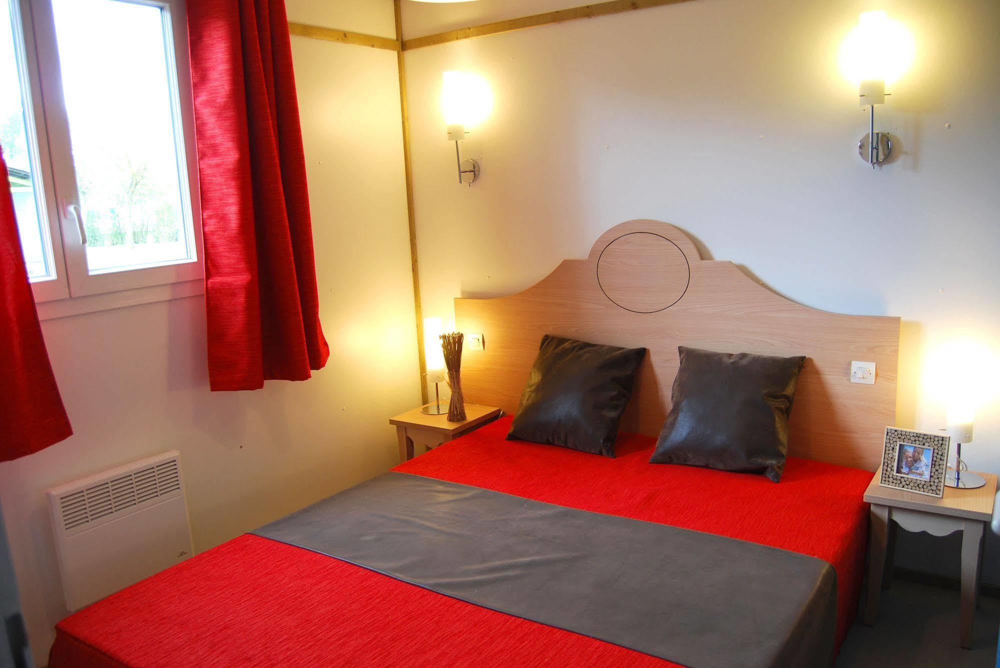Lagrange Grand Bleu Vacances - Residence Port Lalande Castelmoron-sur-Lot Екстериор снимка