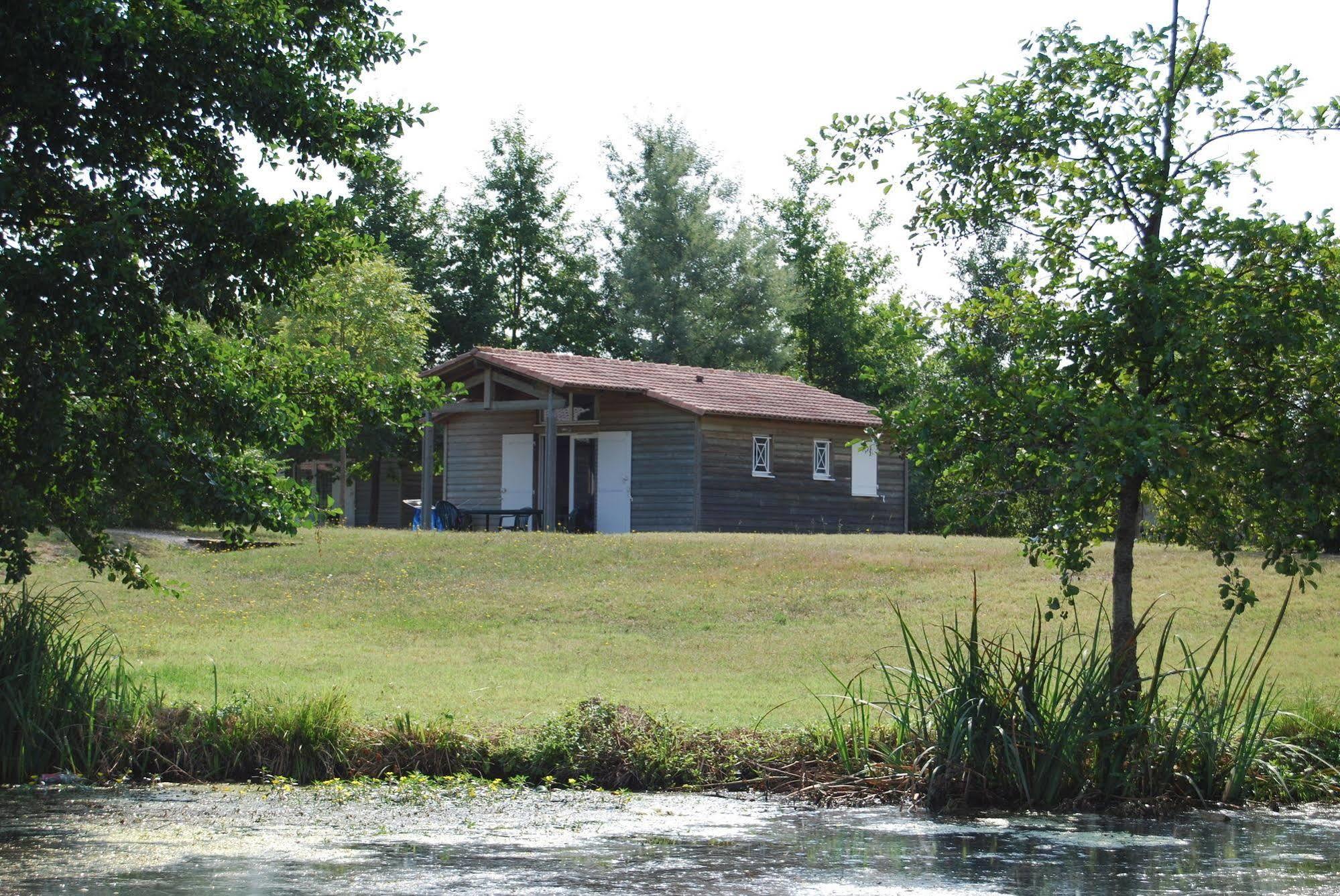Lagrange Grand Bleu Vacances - Residence Port Lalande Castelmoron-sur-Lot Екстериор снимка
